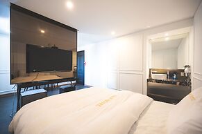B&F Hotel