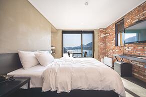 B&F Hotel