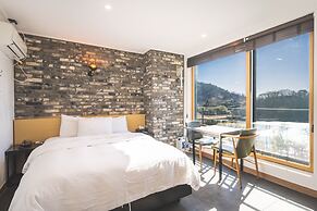 B&F Hotel