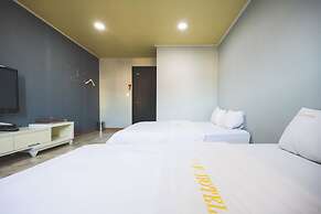 B&F Hotel