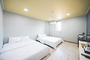 B&F Hotel