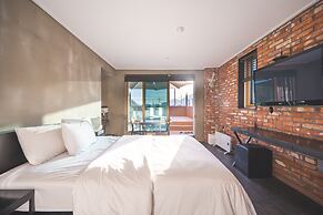 B&F Hotel