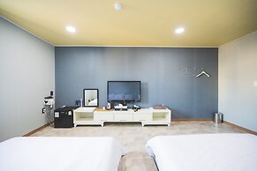 B&F Hotel