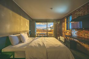 B&F Hotel