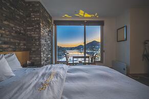 B&F Hotel