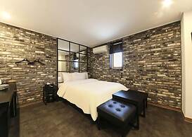 B&F Hotel