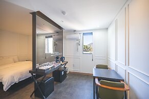 B&F Hotel