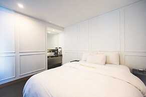 B&F Hotel