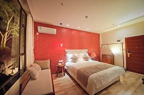Guilin Crystal Crescent Moon Hotel
