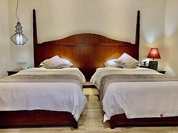Guilin Crystal Crescent Moon Hotel