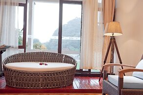 Guilin Crystal Crescent Moon Hotel