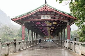 Guilin Crystal Crescent Moon Hotel