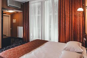 Apriori Hotel