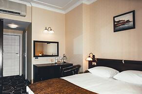Apriori Hotel