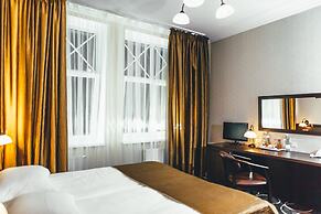 Apriori Hotel