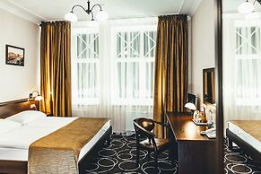 Apriori Hotel