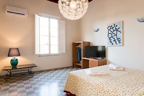 Paravia Suite