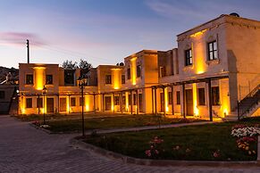 Empire Cave Hotel
