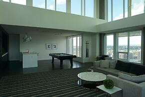 Luxury Mark on 10th
