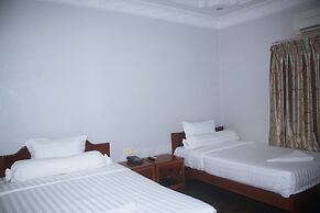 7 Makara Hotel