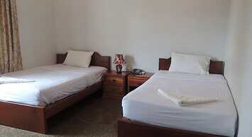 7 Makara Hotel