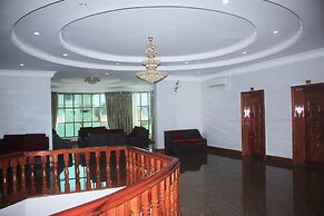 7 Makara Hotel