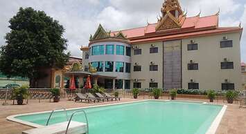 7 Makara Hotel