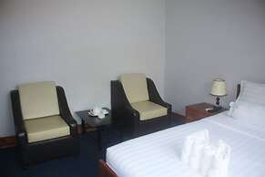 7 Makara Hotel