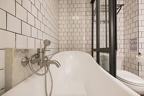 Iron32 Hotel