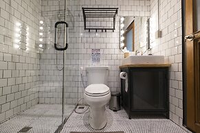 Iron32 Hotel