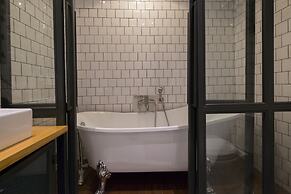 Iron32 Hotel