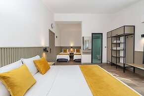 Lemon Hotel