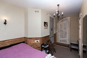3 Gnoma hotel