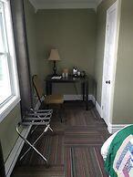 Seaport Inn