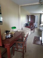 Seaport Inn