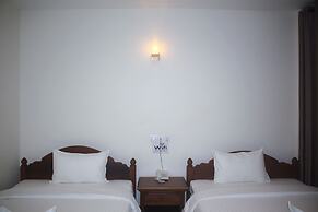 KC River Hotel