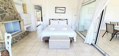 Bungalow White Apartments and Suites