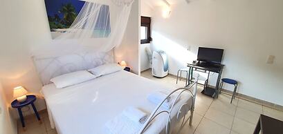 Bungalow White Apartments and Suites