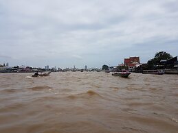 S.E.T Thanmongkol Residence