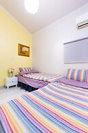 Oh Blue Guesthouse - Hostel