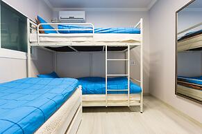 Oh Blue Guesthouse - Hostel