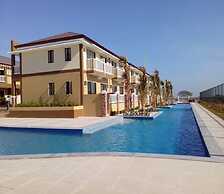 Aquamira Hotel & Resort