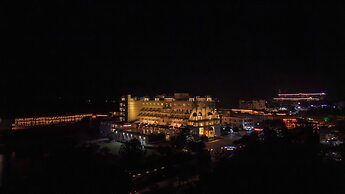 Via Lakhela Resort & Spa