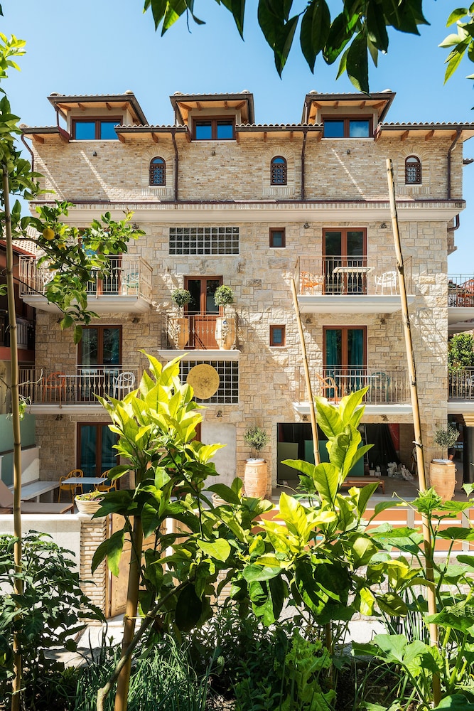 Leda suites