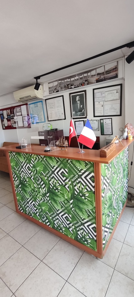 Bonapart Hotel