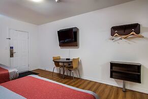 Motel 6 Sudbury, ON