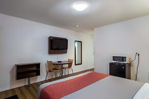 Motel 6 Sudbury, ON