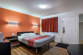 Motel 6 Sudbury, ON