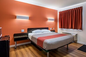 Motel 6 Sudbury, ON