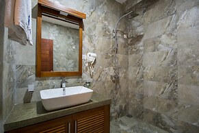 Ceyloni City Hotel